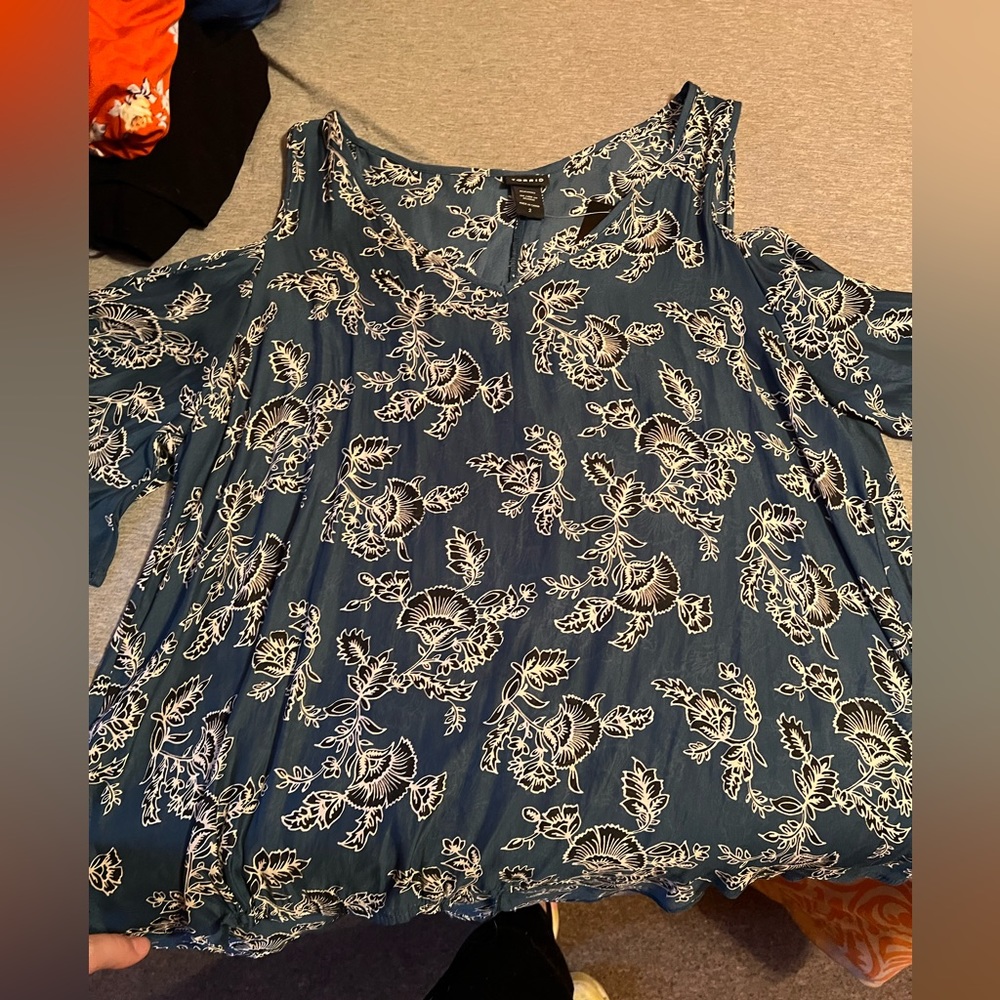 Size 2 Teal Torrid Floral Top Nwt